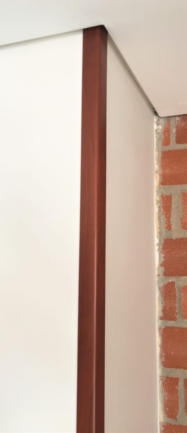 Esquinero PVC Tabaco